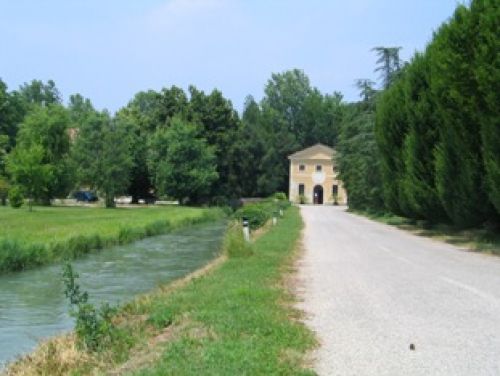 Immagine per il contenuto "Celebrazione 150° Unità d'Italia - festa di fine anno per le scuole di Bigarello, Foresta Carpaneta (MN)"