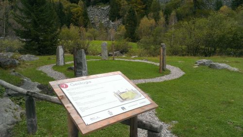 Immagine per il contenuto "Passeggiata lungo il sentiero sensoriale dei Bagni Masino - Foresta Val Masino (SO) "